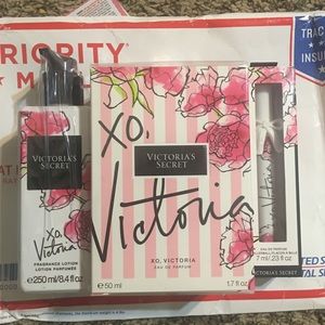 Victoria secret XO, Victoria bundle